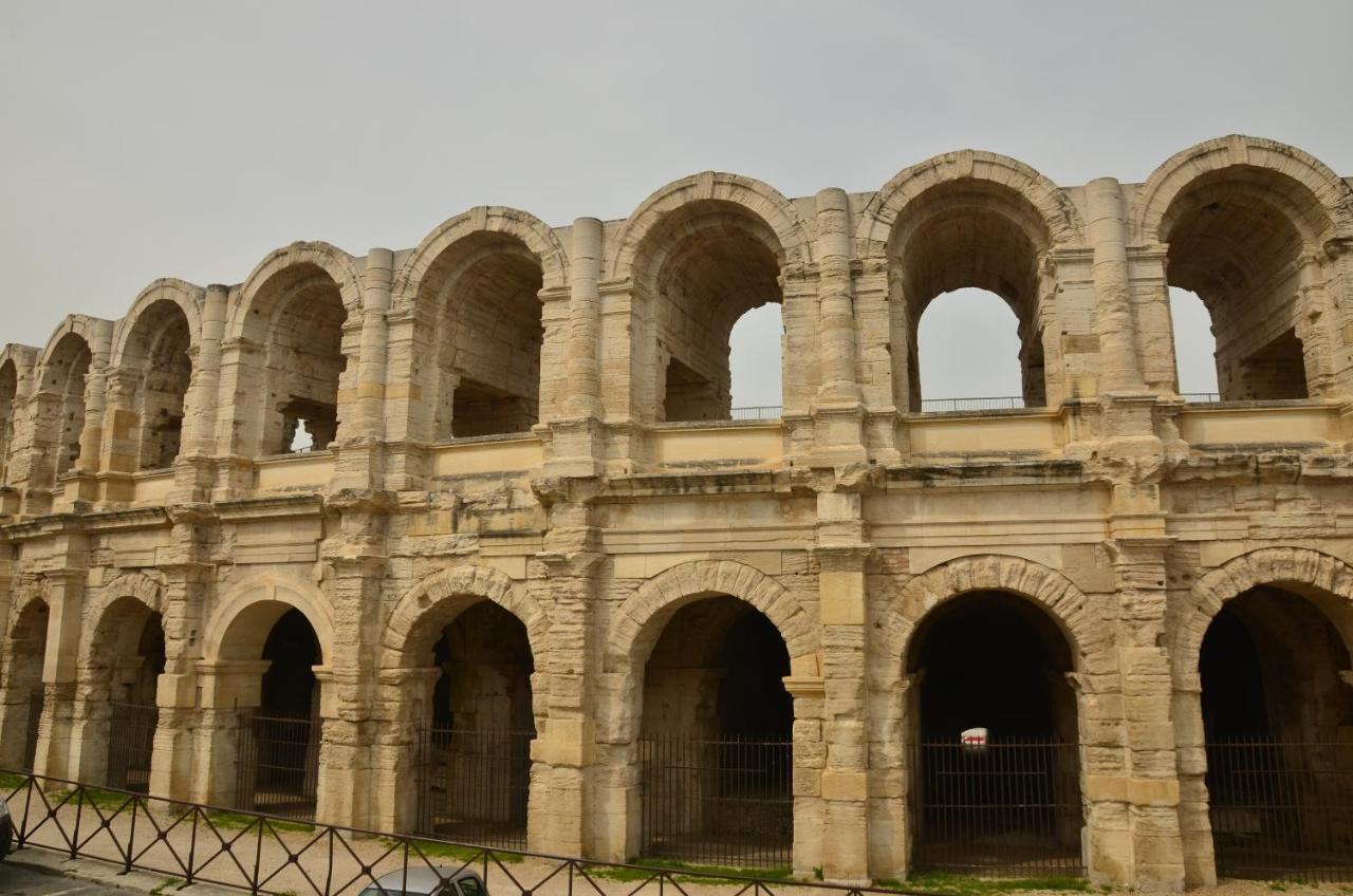 Вилла La Pitchoun Des Arenes Арль Экстерьер фото